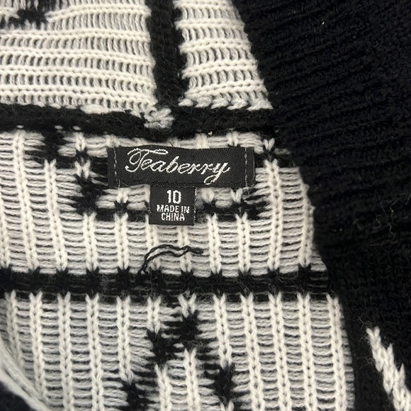 Long Aztec Cardigan - Picture 2 of 2